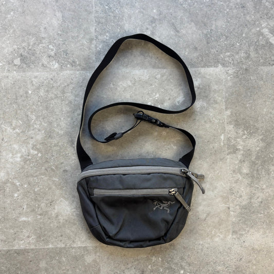 Arc’teryx Maka 2 Waist Pack / Crossbody Bag in Grey